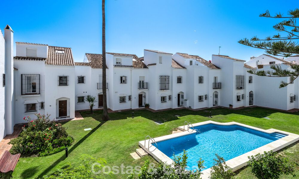 Spacious townhouse for sale in a gated beachfront complex on the east side of Marbella 787528
