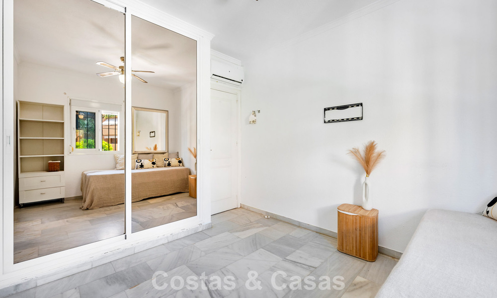 Spacious townhouse for sale in a gated beachfront complex on the east side of Marbella 787534