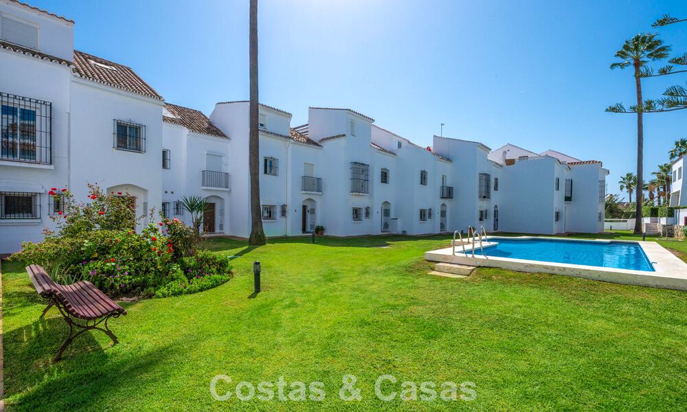 Spacious townhouse for sale in a gated beachfront complex on the east side of Marbella 787539
