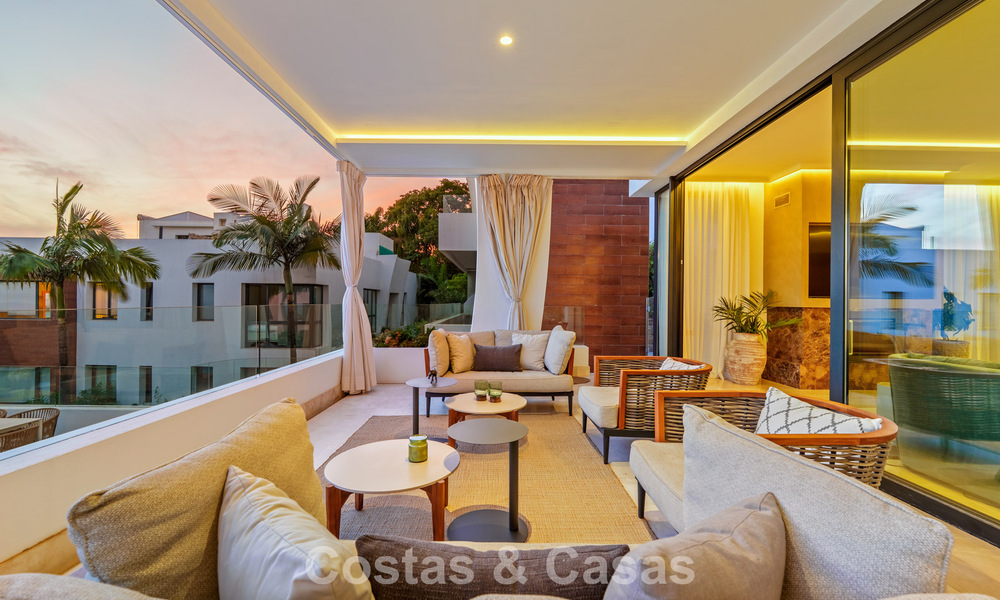 Luxury duplex apartment with sea views for sale in a prime Sierra Blanca complex on Marbella's Golden Mile 787549