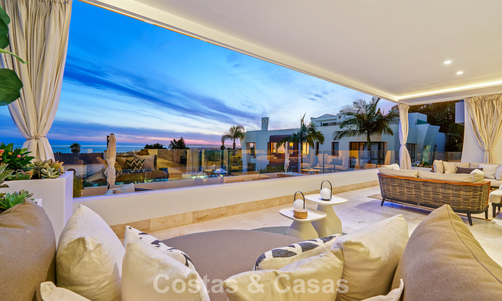 Luxury duplex apartment with sea views for sale in a prime Sierra Blanca complex on Marbella's Golden Mile 787550