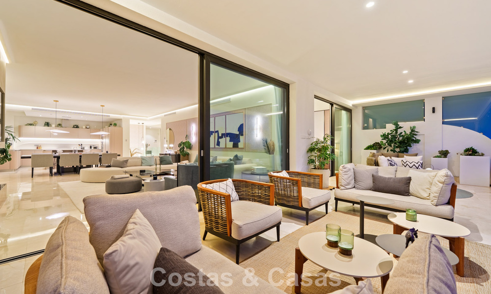 Luxury duplex apartment with sea views for sale in a prime Sierra Blanca complex on Marbella's Golden Mile 787552