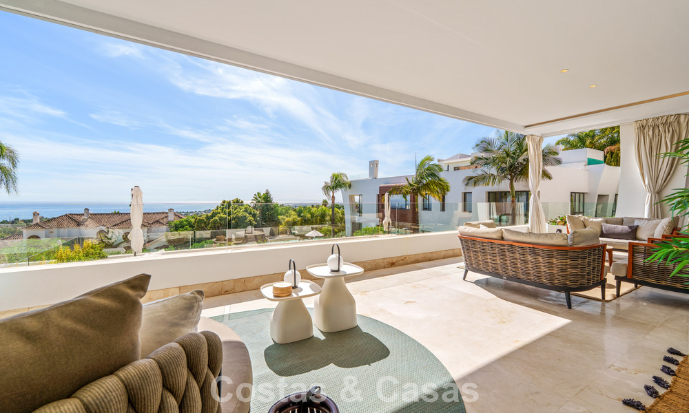 Luxury duplex apartment with sea views for sale in a prime Sierra Blanca complex on Marbella's Golden Mile 787554