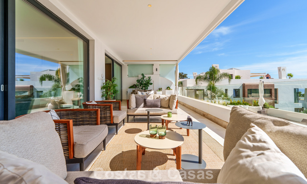 Luxury duplex apartment with sea views for sale in a prime Sierra Blanca complex on Marbella's Golden Mile 787556