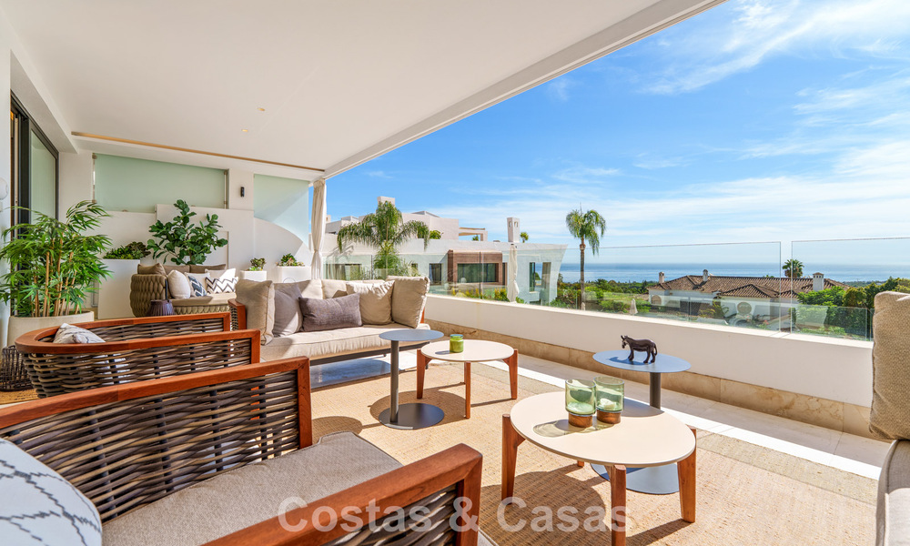 Luxury duplex apartment with sea views for sale in a prime Sierra Blanca complex on Marbella's Golden Mile 787557