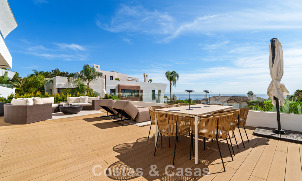 Luxury duplex apartment with sea views for sale in a prime Sierra Blanca complex on Marbella's Golden Mile 787560