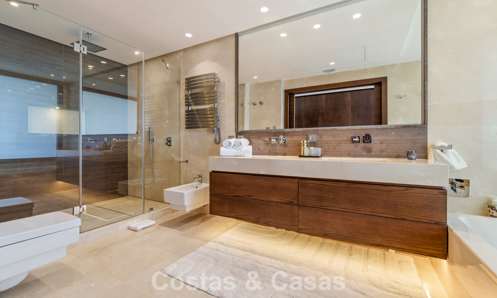 Luxury duplex apartment with sea views for sale in a prime Sierra Blanca complex on Marbella's Golden Mile 787563