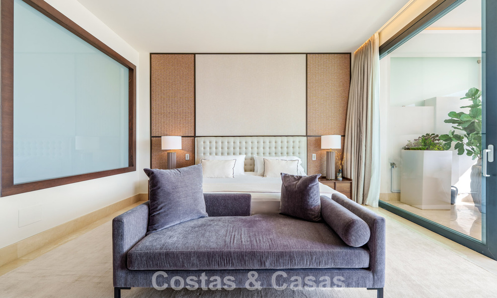 Luxury duplex apartment with sea views for sale in a prime Sierra Blanca complex on Marbella's Golden Mile 787568