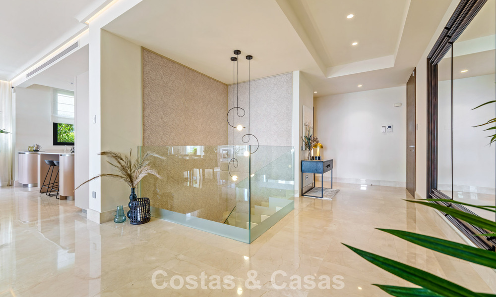 Luxury duplex apartment with sea views for sale in a prime Sierra Blanca complex on Marbella's Golden Mile 787569