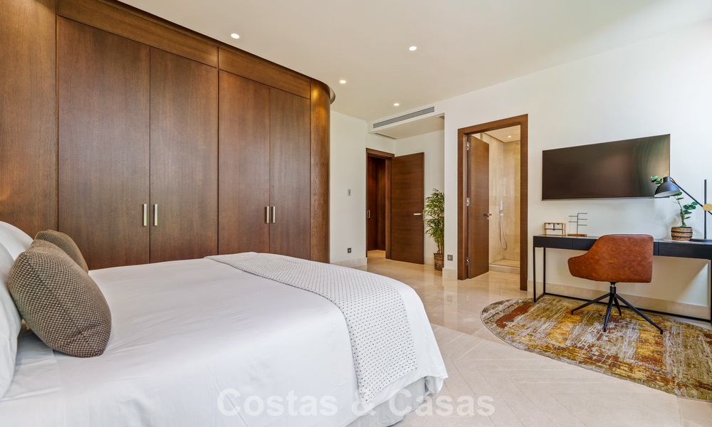 Luxury duplex apartment with sea views for sale in a prime Sierra Blanca complex on Marbella's Golden Mile 787576