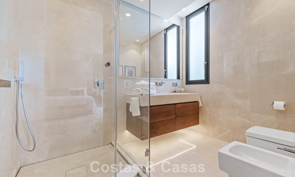 Luxury duplex apartment with sea views for sale in a prime Sierra Blanca complex on Marbella's Golden Mile 787578