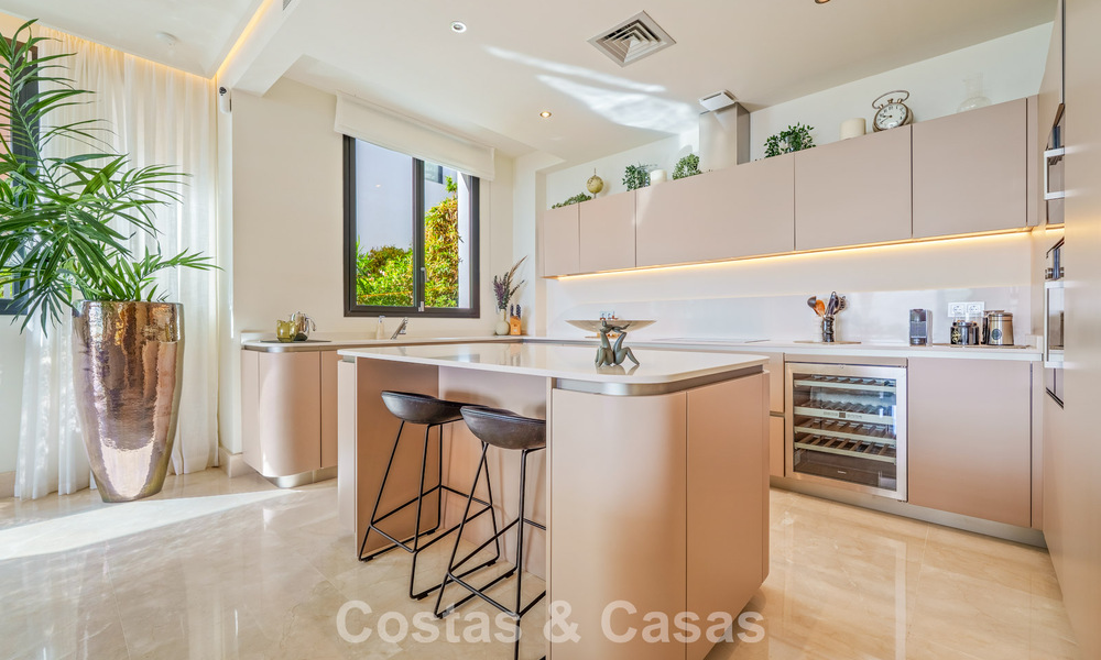 Luxury duplex apartment with sea views for sale in a prime Sierra Blanca complex on Marbella's Golden Mile 787585