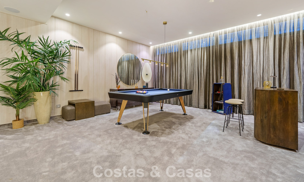 Luxury duplex apartment with sea views for sale in a prime Sierra Blanca complex on Marbella's Golden Mile 787593