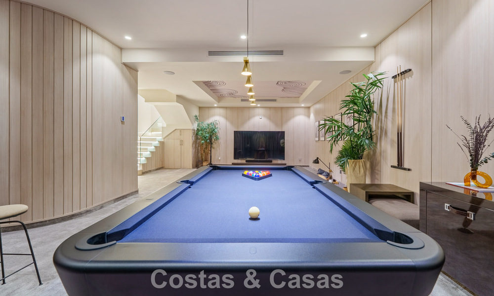 Luxury duplex apartment with sea views for sale in a prime Sierra Blanca complex on Marbella's Golden Mile 787594