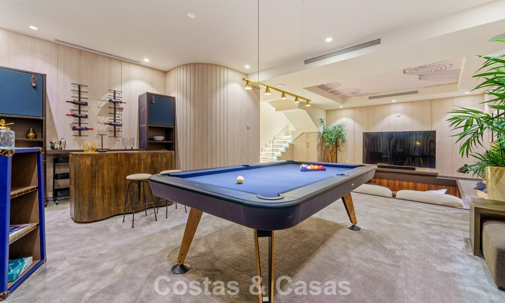 Luxury duplex apartment with sea views for sale in a prime Sierra Blanca complex on Marbella's Golden Mile 787595