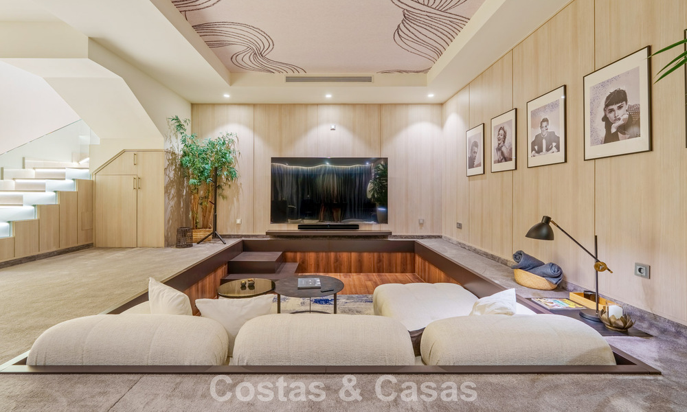 Luxury duplex apartment with sea views for sale in a prime Sierra Blanca complex on Marbella's Golden Mile 787596