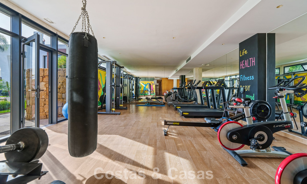 Luxury duplex apartment with sea views for sale in a prime Sierra Blanca complex on Marbella's Golden Mile 787597