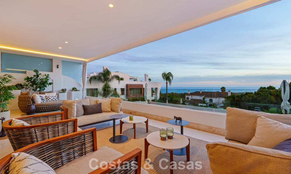Luxury duplex apartment with sea views for sale in a prime Sierra Blanca complex on Marbella's Golden Mile 787598