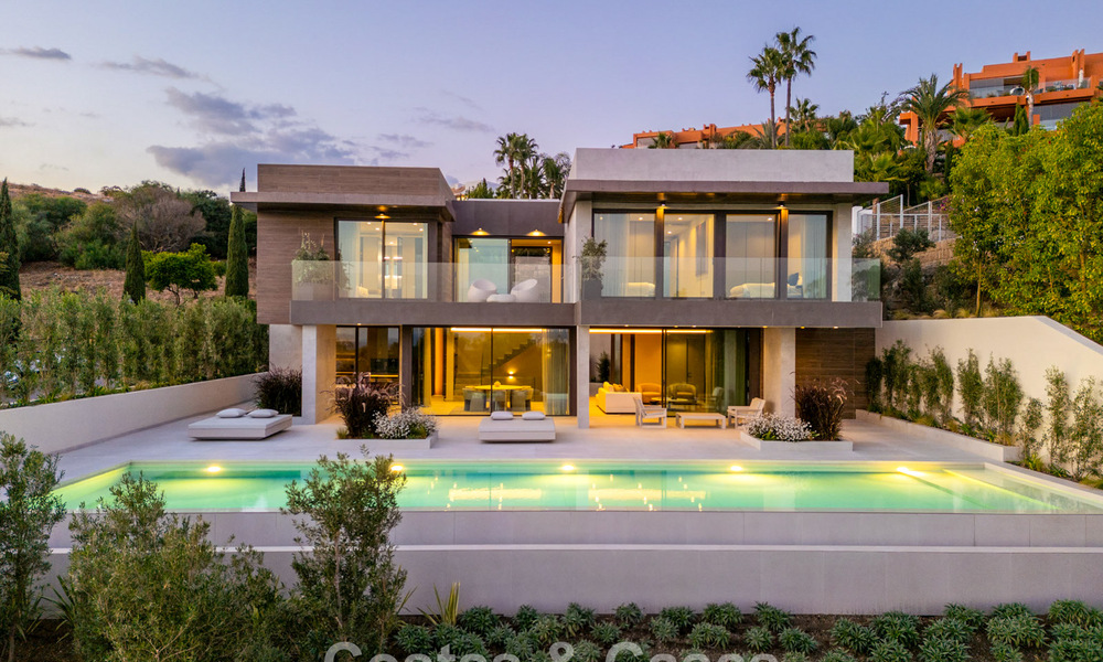 Move-in ready, luxurious, new-build villa for sale in a prestigious 5* golf resort in Marbella - Benahavis 787416