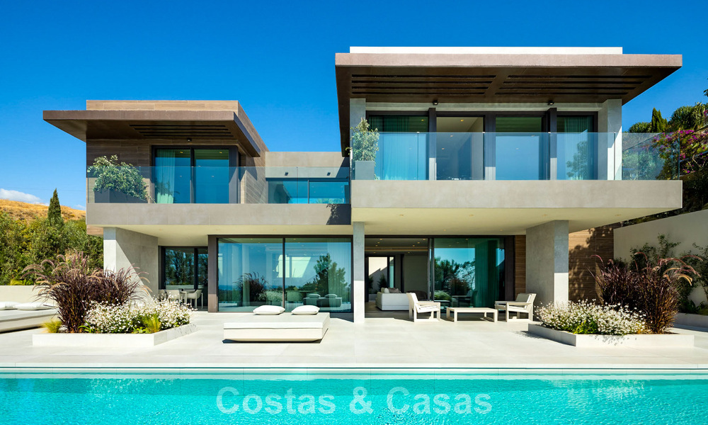 Move-in ready, luxurious, new-build villa for sale in a prestigious 5* golf resort in Marbella - Benahavis 787430