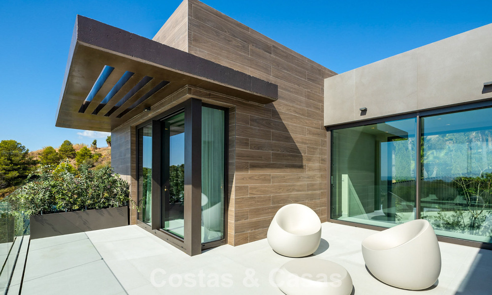 Move-in ready, luxurious, new-build villa for sale in a prestigious 5* golf resort in Marbella - Benahavis 787433