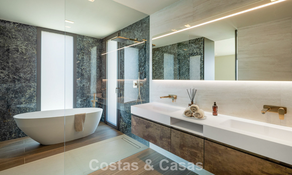 Move-in ready, luxurious, new-build villa for sale in a prestigious 5* golf resort in Marbella - Benahavis 787438