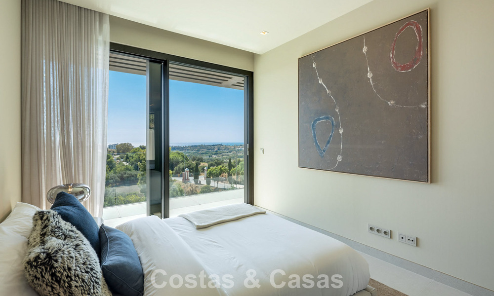 Move-in ready, luxurious, new-build villa for sale in a prestigious 5* golf resort in Marbella - Benahavis 787442