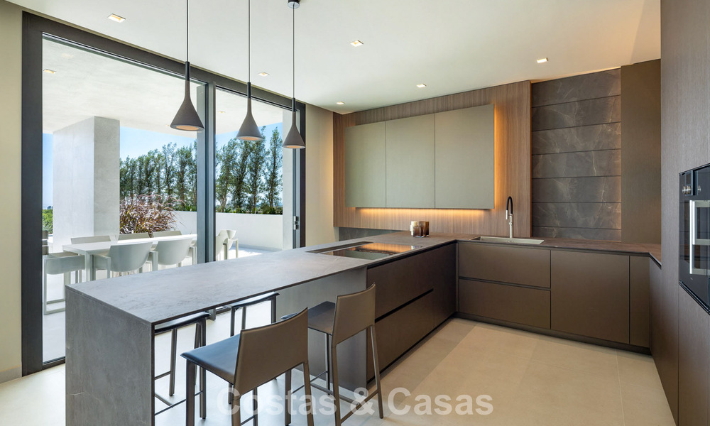 Move-in ready, luxurious, new-build villa for sale in a prestigious 5* golf resort in Marbella - Benahavis 787449