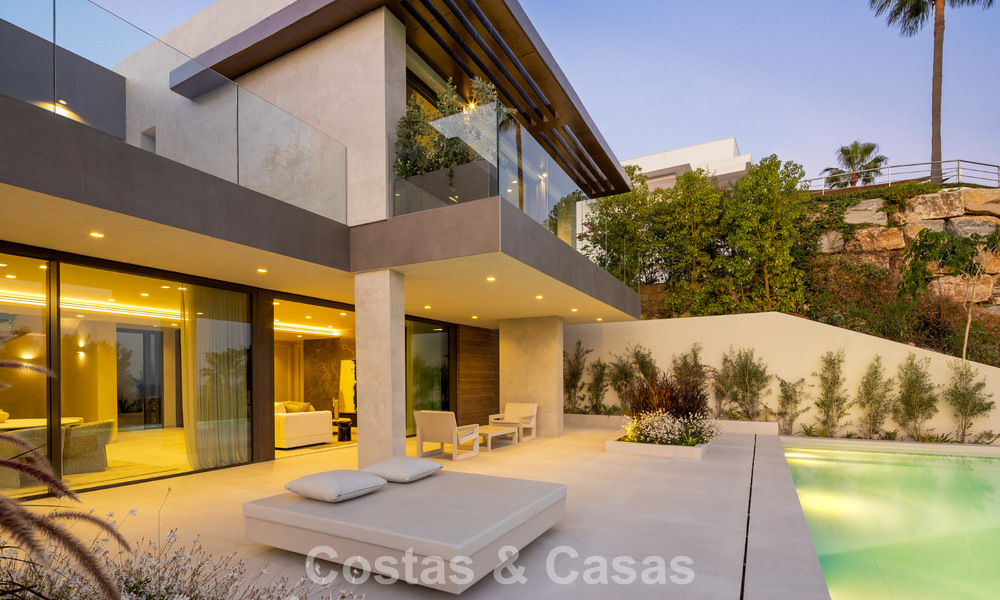 Move-in ready, luxurious, new-build villa for sale in a prestigious 5* golf resort in Marbella - Benahavis 787452