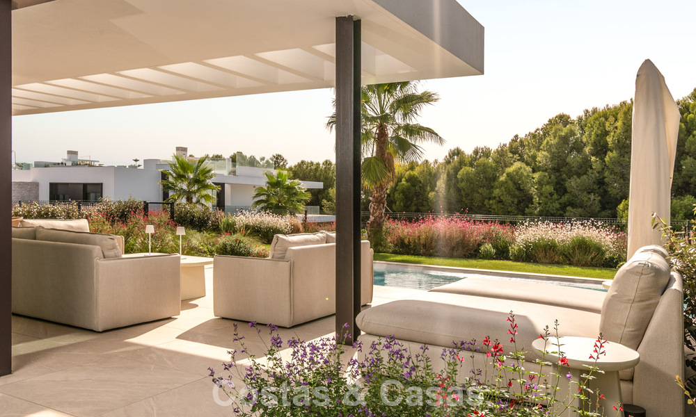 Modern semi-detached house for sale in a golf complex east of Marbella Center 787937