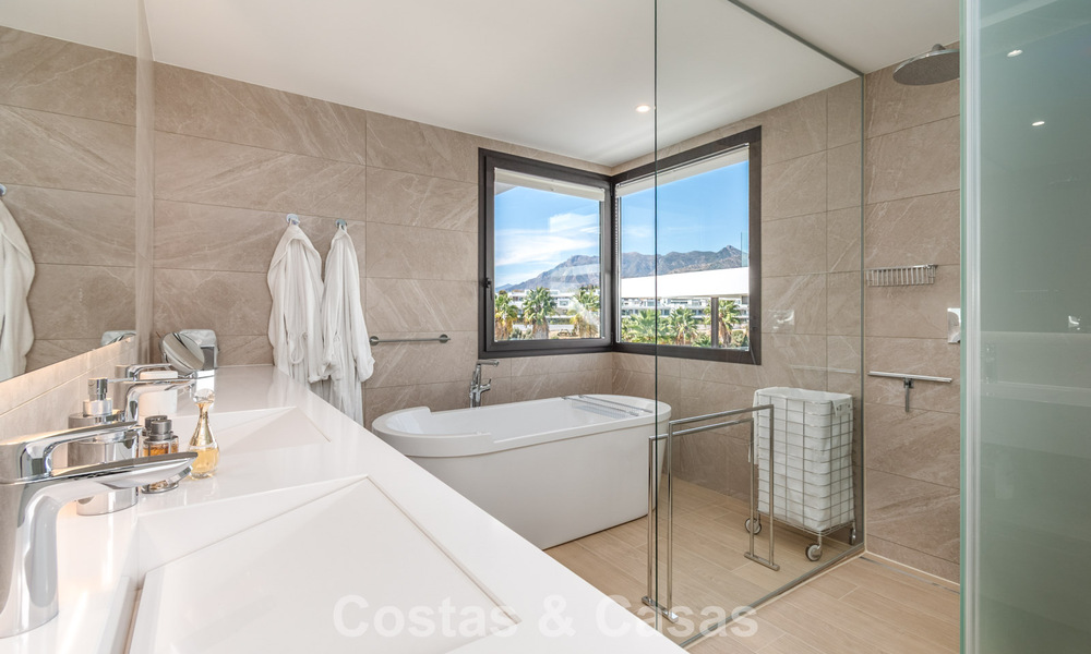 Modern semi-detached house for sale in a golf complex east of Marbella Center 787952