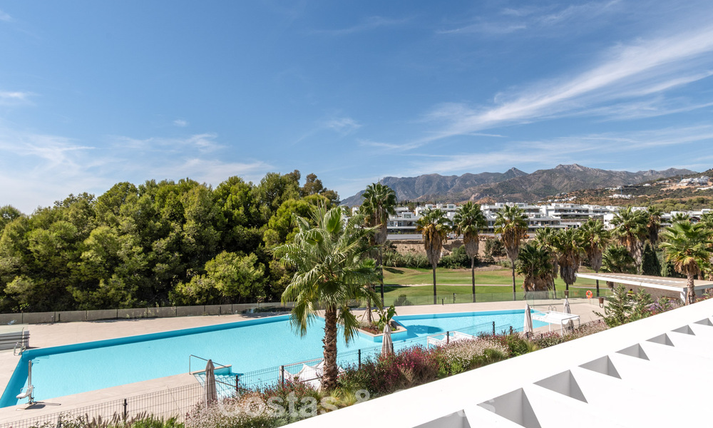 Modern semi-detached house for sale in a golf complex east of Marbella Center 787958