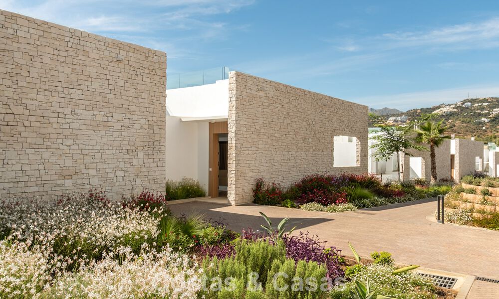 Modern semi-detached house for sale in a golf complex east of Marbella Center 787964