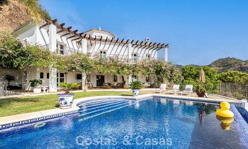 Mediterranean luxury villa with panoramic views for sale nestled in the green hills of Marbella - Benahavis 789928