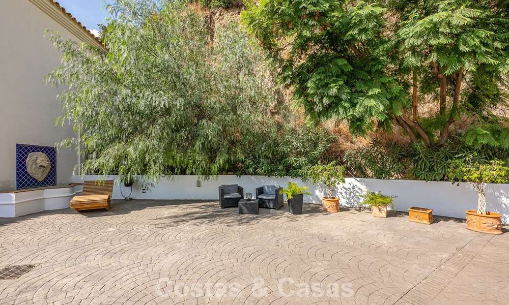 Mediterranean luxury villa with panoramic views for sale nestled in the green hills of Marbella - Benahavis 789935