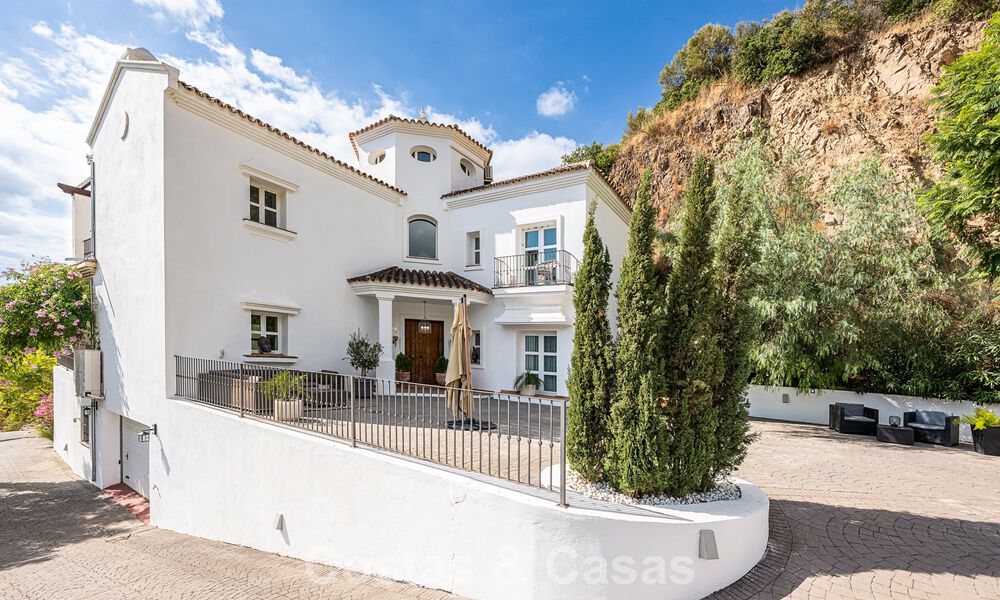 Mediterranean luxury villa with panoramic views for sale nestled in the green hills of Marbella - Benahavis 789937
