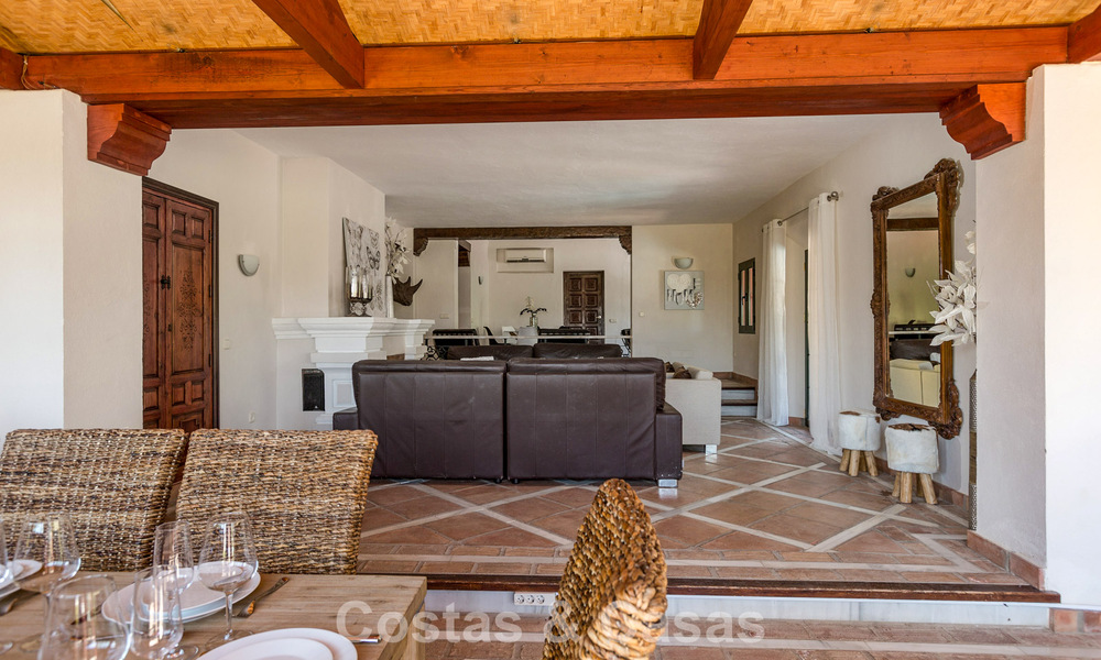 Stately luxury villa for sale in a classic Andalusian style in a gated, prestigious urbanization in Benahavis - Marbella 788003