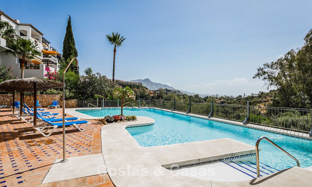 Move-in ready, spacious apartment with sea views for sale in Benahavis - Marbella 787866