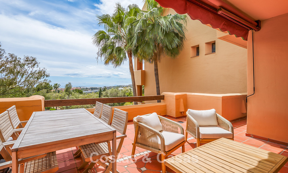Move-in ready, spacious apartment with sea views for sale in Benahavis - Marbella 787869