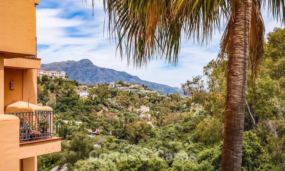 Move-in ready, spacious apartment with sea views for sale in Benahavis - Marbella 787873