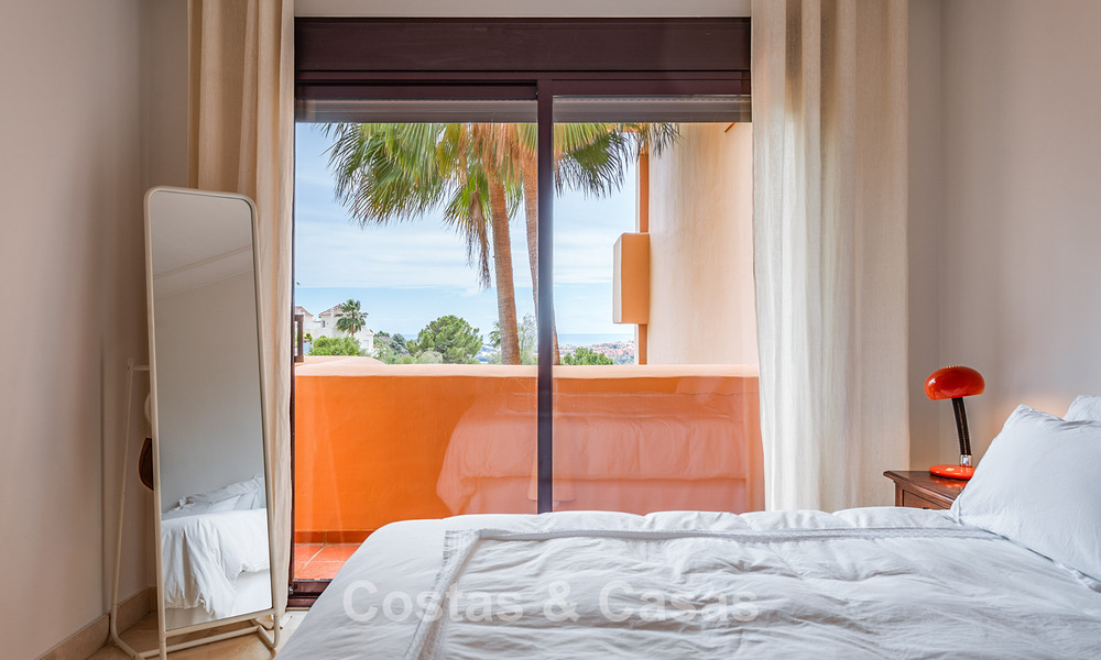 Move-in ready, spacious apartment with sea views for sale in Benahavis - Marbella 787889