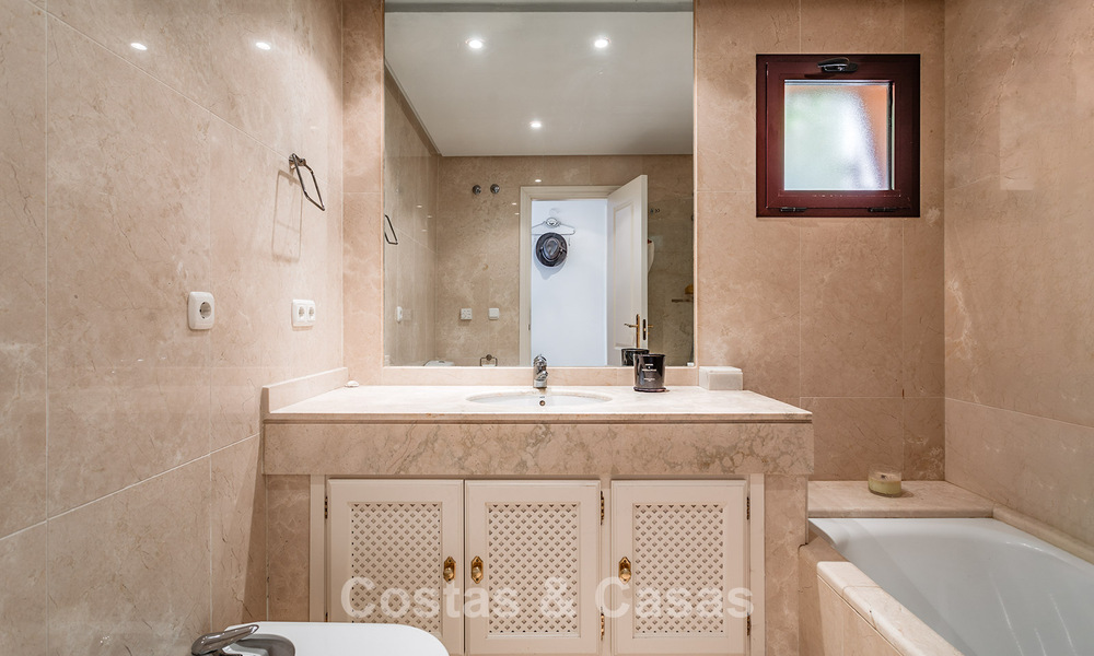 Move-in ready, spacious apartment with sea views for sale in Benahavis - Marbella 787890