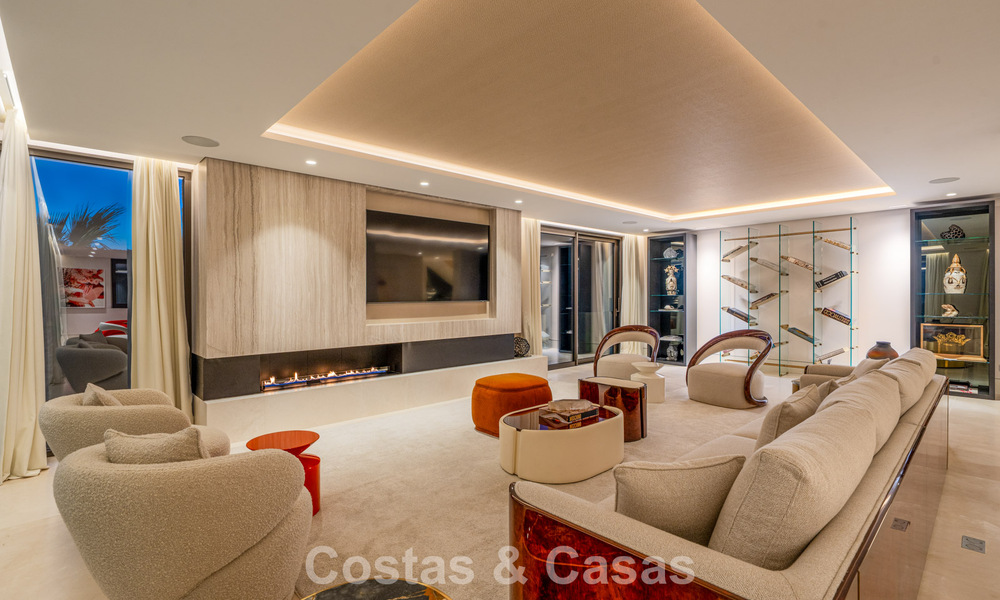 Ready to move in, high-end designer villa with sea views for sale on Marbella's Golden Mile 788124