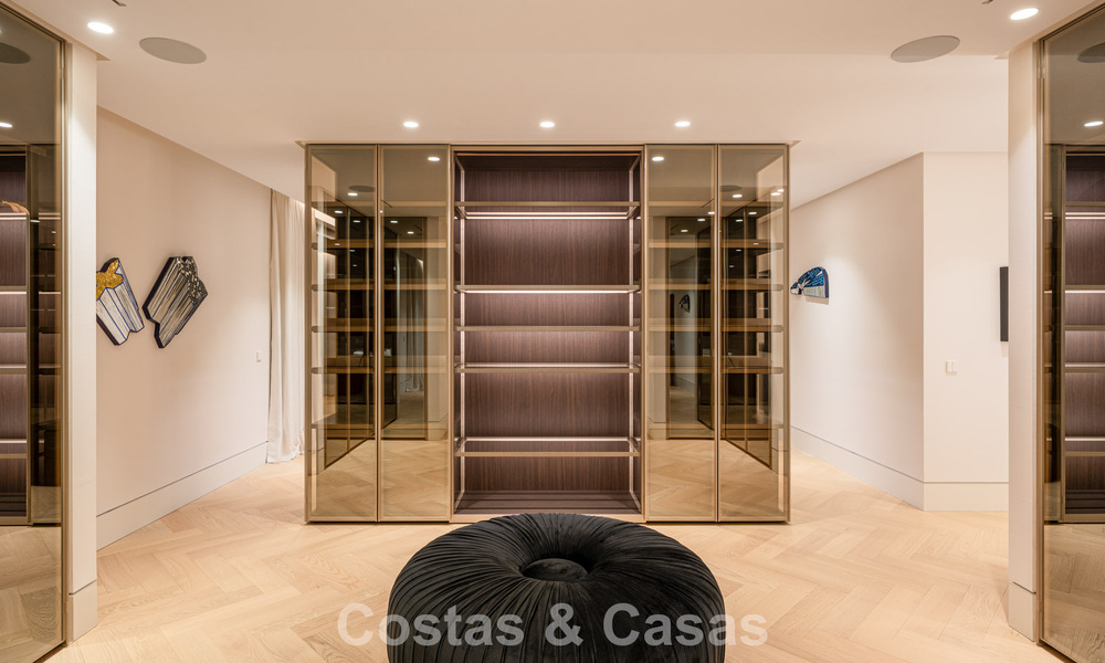 Ready to move in, high-end designer villa with sea views for sale on Marbella's Golden Mile 788125