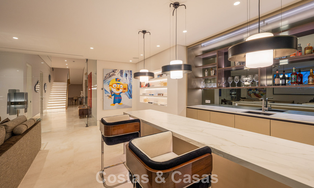 Ready to move in, high-end designer villa with sea views for sale on Marbella's Golden Mile 788129