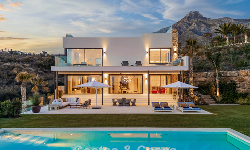 Ready to move in, high-end designer villa with sea views for sale on Marbella's Golden Mile 788133