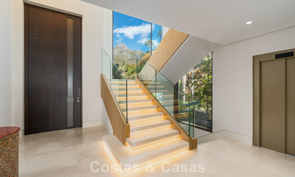 Ready to move in, high-end designer villa with sea views for sale on Marbella's Golden Mile 788147