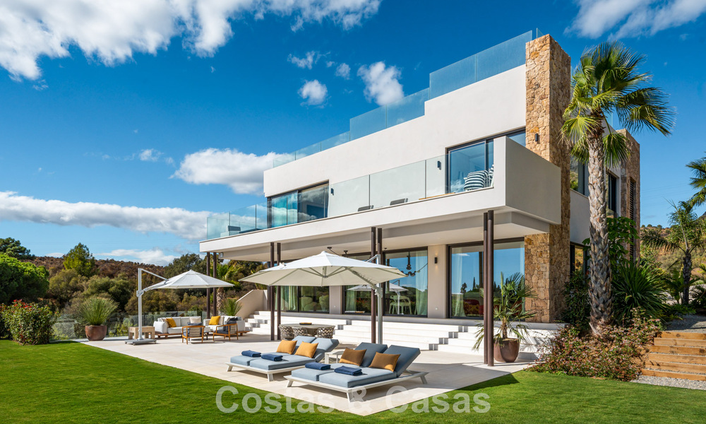 Ready to move in, high-end designer villa with sea views for sale on Marbella's Golden Mile 788153