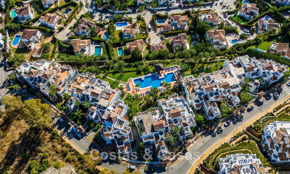 Apartments for sale in a gated complex in Nueva Andalucia, Marbella 788735
