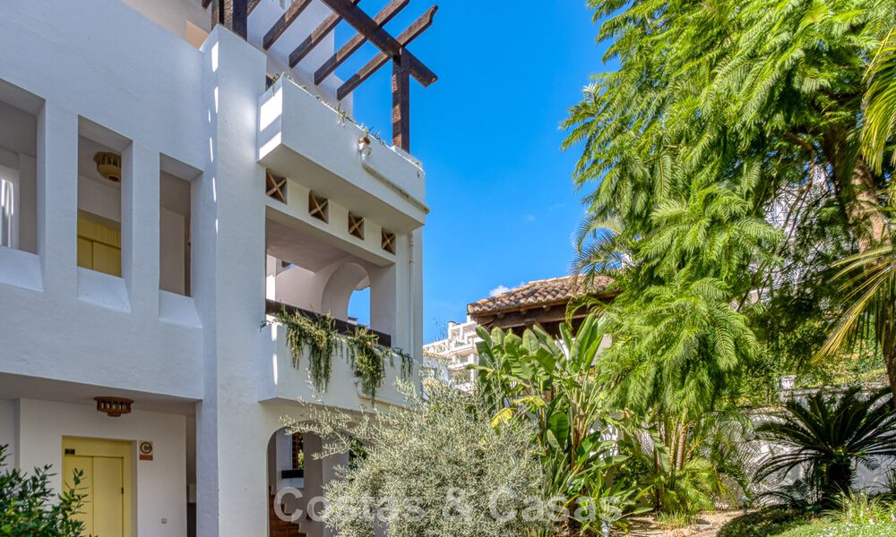 Apartments for sale in a gated complex in Nueva Andalucia, Marbella 788746